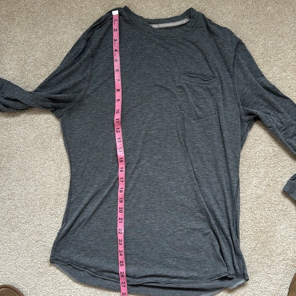 Old school men’s medium gray Lululemon long sleeve T. 18.5” ptp, 27” length - Picture 3 of 5